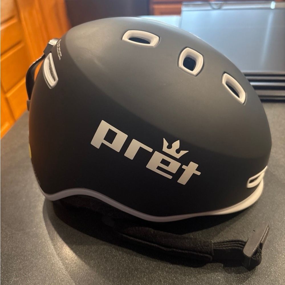 Like new Pret Cynic Ski Helmet - size Medium